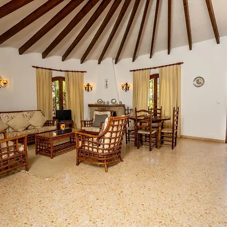 Villa Charming 3-bed Mar Azul Set On Barraca Bay Balcon del Mar