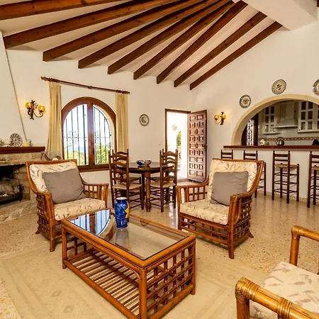 Charming 3-bed Mar Azul Set On Barraca Bay Villa *