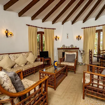 Charming 3-bed Mar Azul Set On Barraca Bay