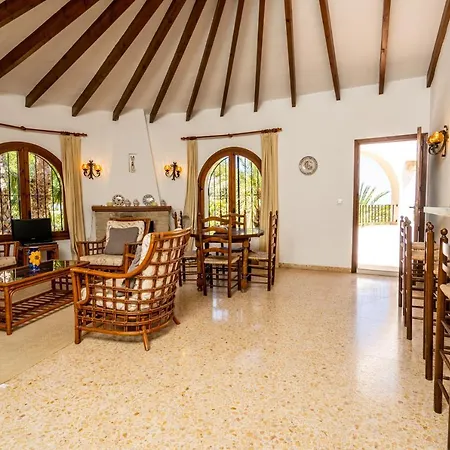 Charming 3-bed Mar Azul Set On Barraca Bay Villa Balcon del Mar