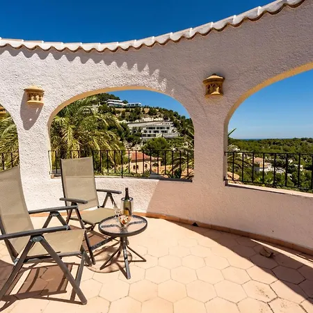 Villa Charming 3-bed Mar Azul Set On Barraca Bay Balcon del Mar