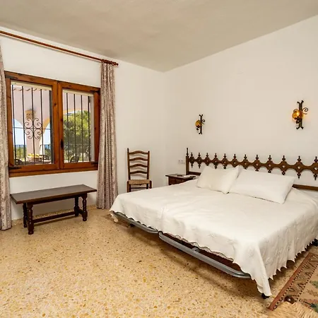 Charming 3-bed Mar Azul Set On Barraca Bay