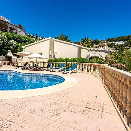 Charming 3-bed Mar Azul Set On Barraca Bay Villa *