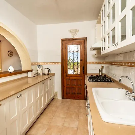 Charming 3-bed Mar Azul Set On Barraca Bay Villa
